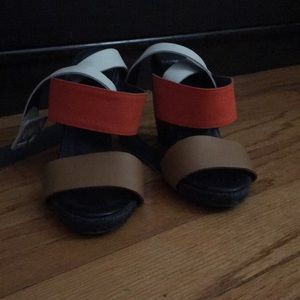 This is a pair of Pierre Hardy heals